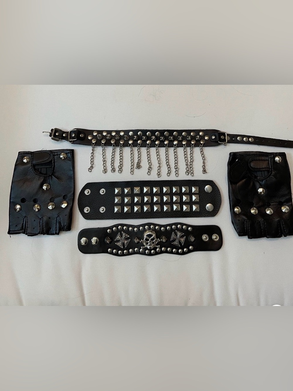 Black Studded Wristbands Fingerless Moto Gloves and Chained Spiked Dog Collar - Picture 14 of 14